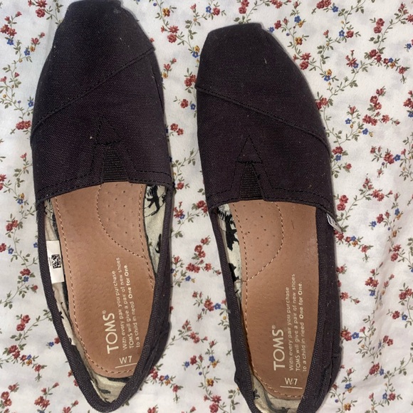 Tom’s - Picture 2 of 3